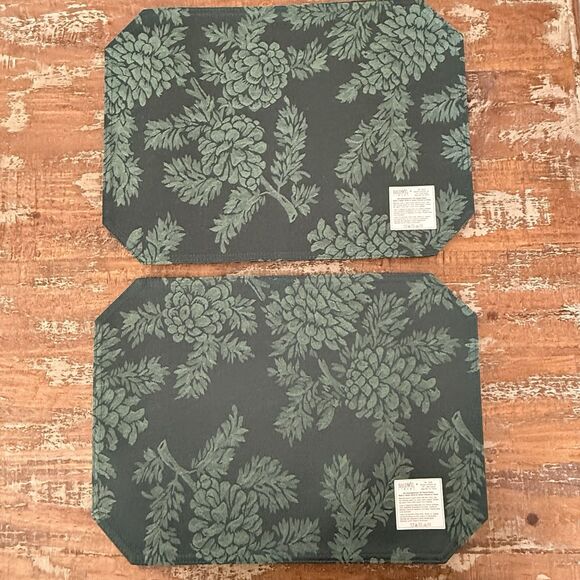 Bardwil Linens 8 Piece Set Green Pinecone Leaf Placemats 18x13 New - Picture 1 of 8
